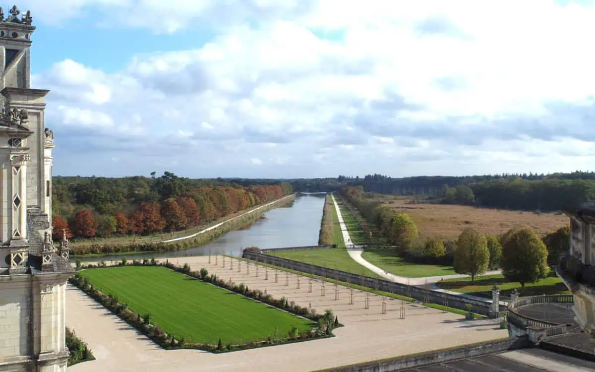 Perspective canal jardin à la française